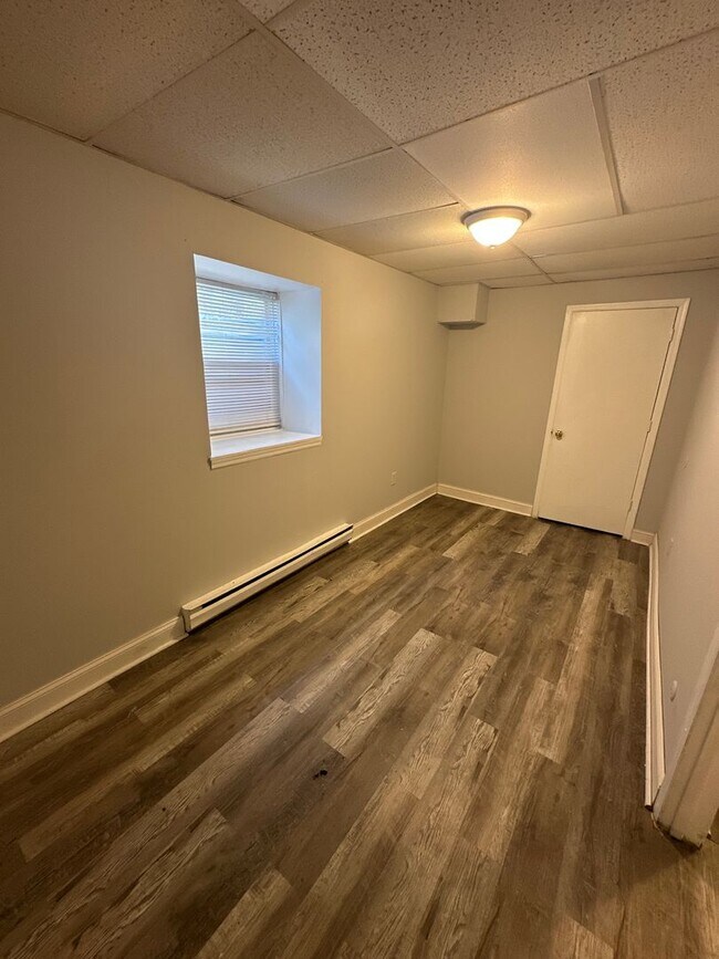 Building Photo - 254 Long Ln