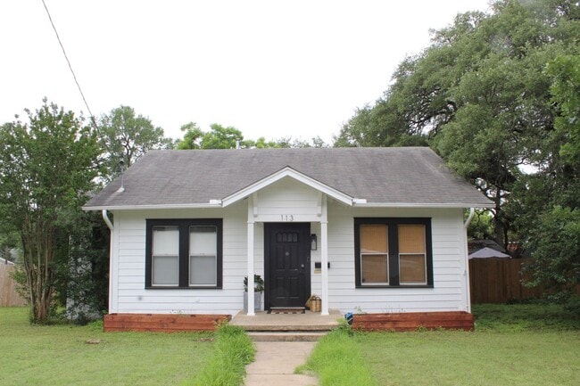 Primary Photo - 2 BEDROOM WITHIN WALKING DISTANCE TO UMHB