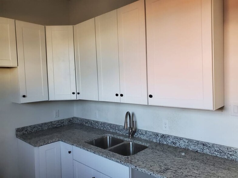 Building Photo - 2708 E Vickery Blvd