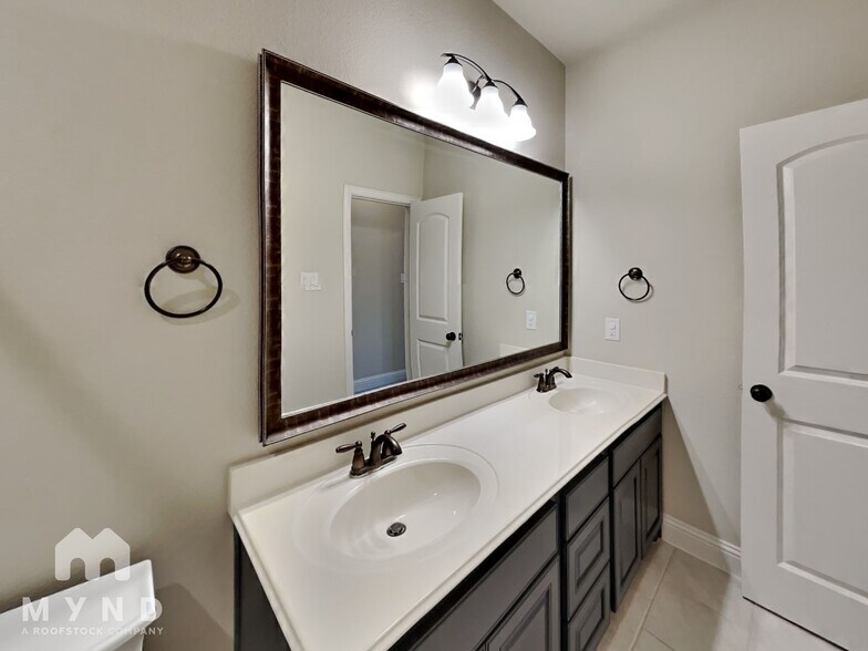 Building Photo - 4144 Riverside Dr