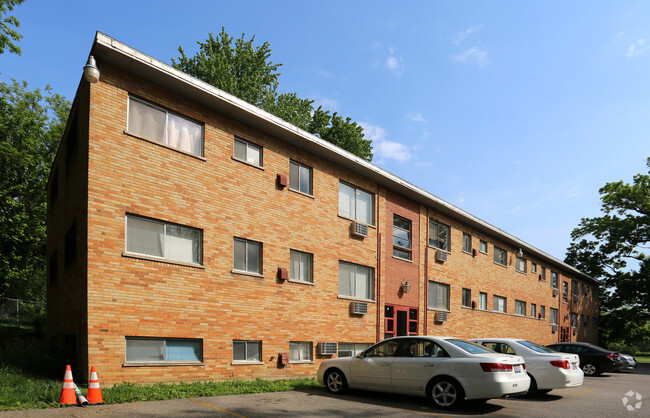 Primary Photo - Oxford Apartments