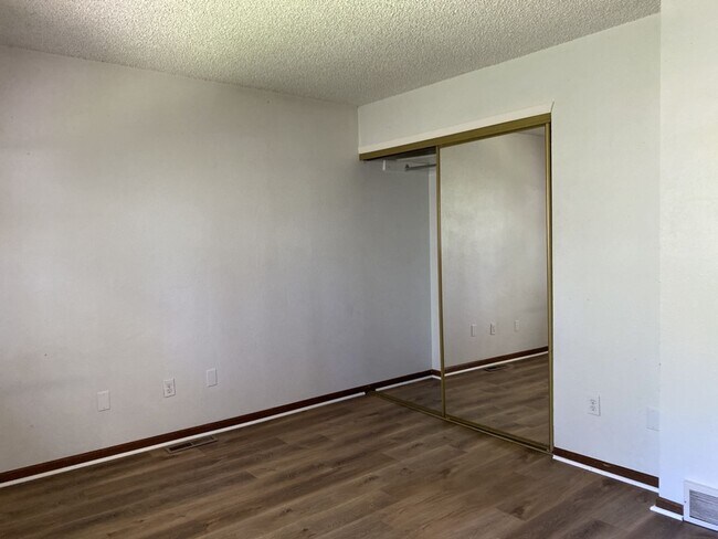 Building Photo - STUDENTS WELCOME! 4 Bed 3 Bath Home in West Ft Collins w/ Garage and Fenced Yard - Lawn Care Incl...