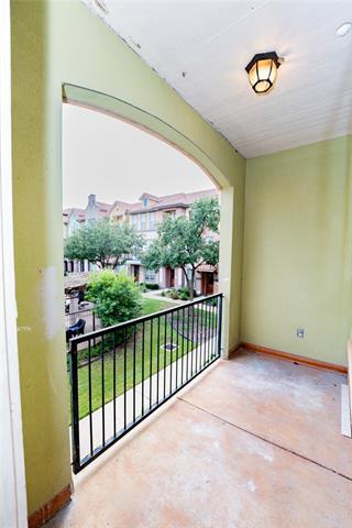 Building Photo - 675 Senda