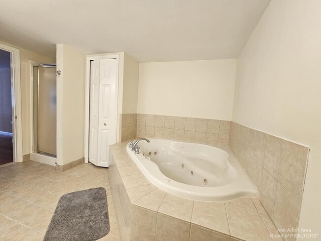 Building Photo - 1493 Silverbrook Ridge Dr