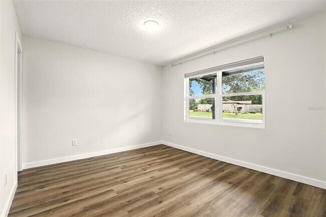 Building Photo - 102 Ventura Dr