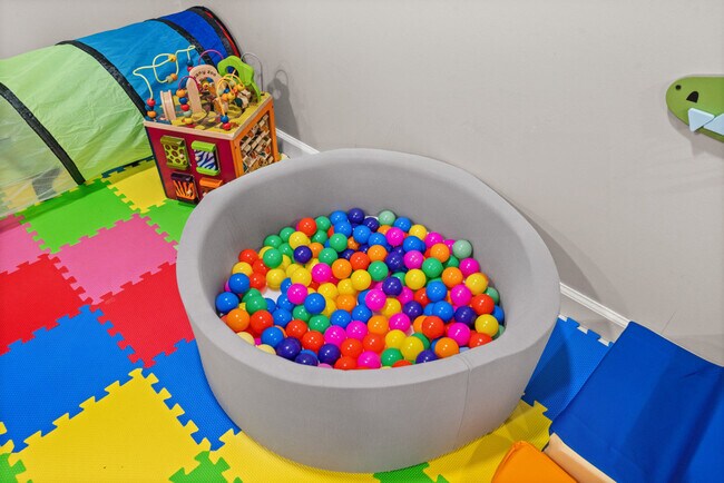 Building Photo - 16 E 32nd St