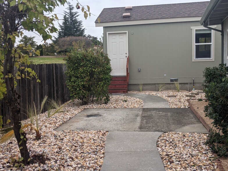 Building Photo - 408 Springvalley Dr