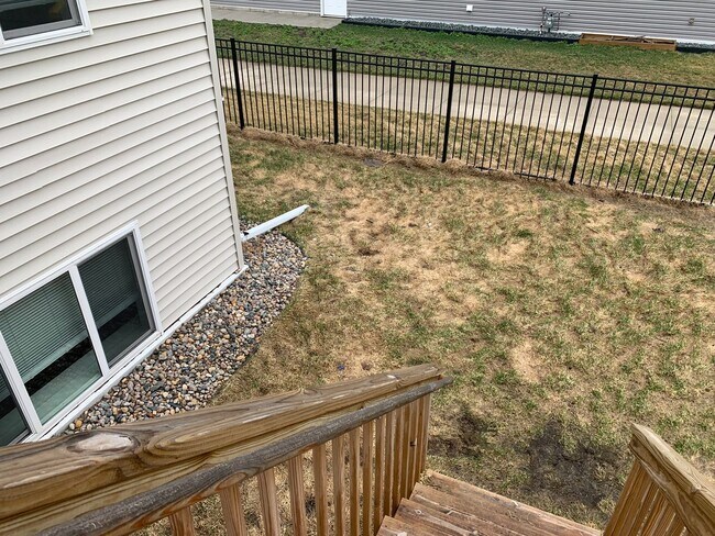 Building Photo - 3 Bed 2 Bath Single Family Home