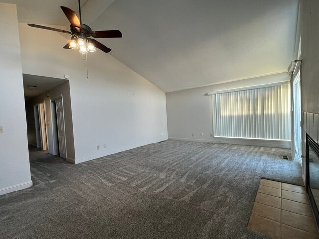 Building Photo - 515 Ash St