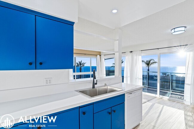 Building Photo - Stunning Ocean Views! 1 Bedroom Condo Avai...