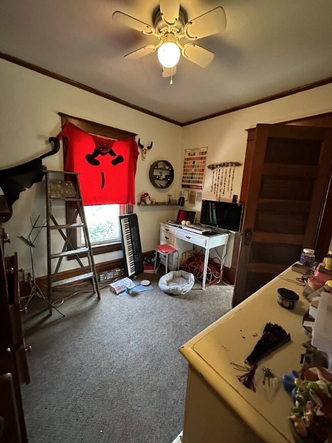 Building Photo - 3 bed 1 bath near UWEC! Available June 1st 2025