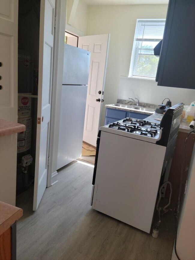 Building Photo - 2 bedroom in Chicago IL 60618