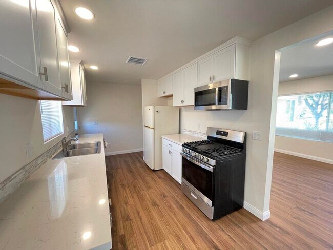 Building Photo - Like New Inside! Remodeled 3bd/2ba House In Desirable Allied Gardens Neighborhood