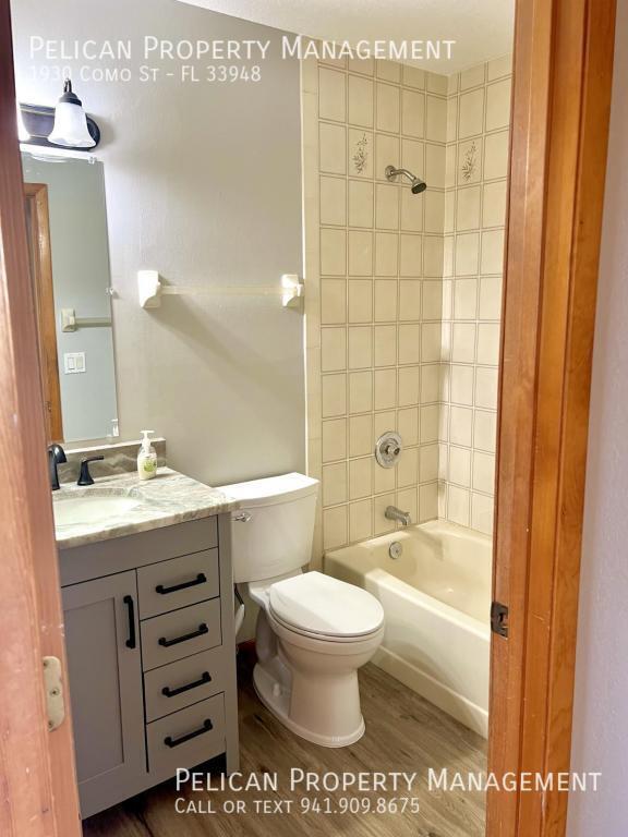 Building Photo - 1930 Como St