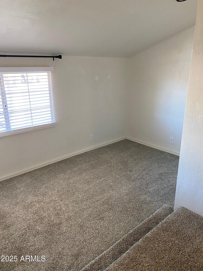 Building Photo - 1821 W Libby St