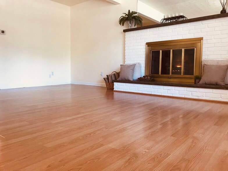Living room-main level - 109 Geronimo Dr