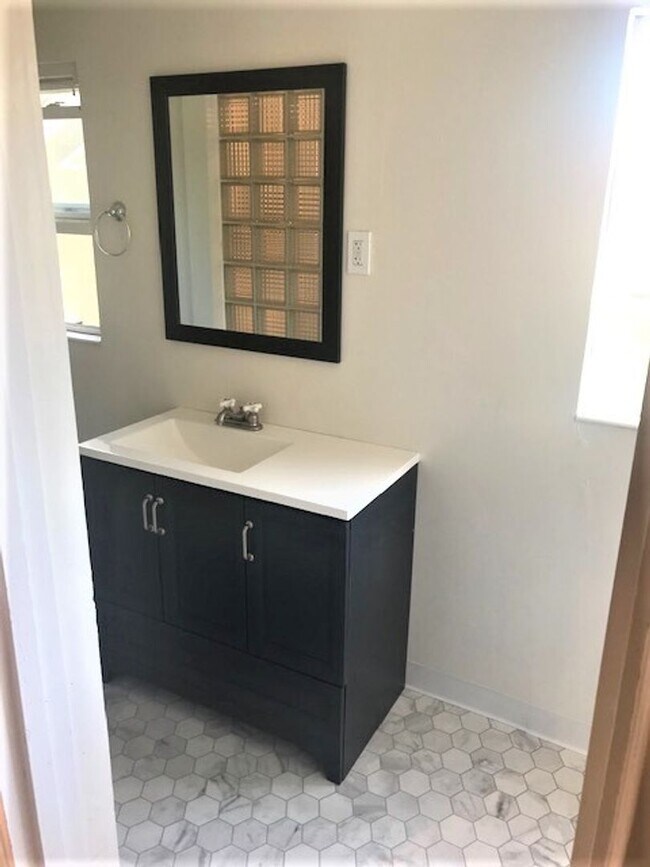 Building Photo - Beautiful 1BR/1BTH Downtown Sacramento