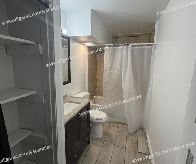 Building Photo - 700 E 20th Ave