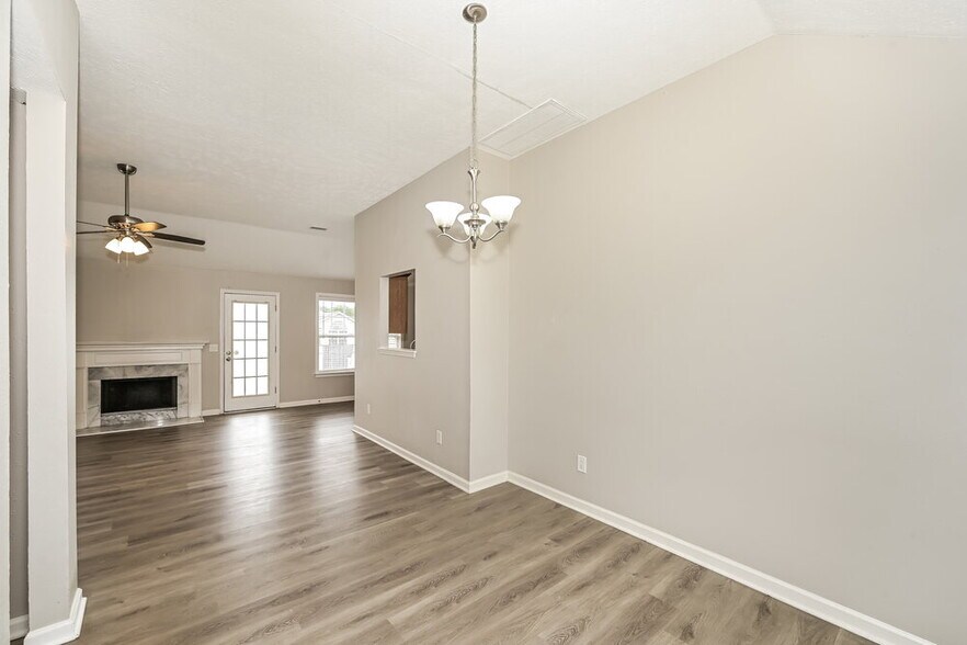 Building Photo - 416 Lake Forest Dr