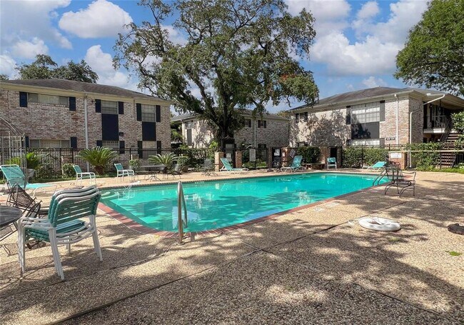 Building Photo - 7900 Westheimer Rd