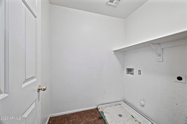 Building Photo - 7026 Cesar St