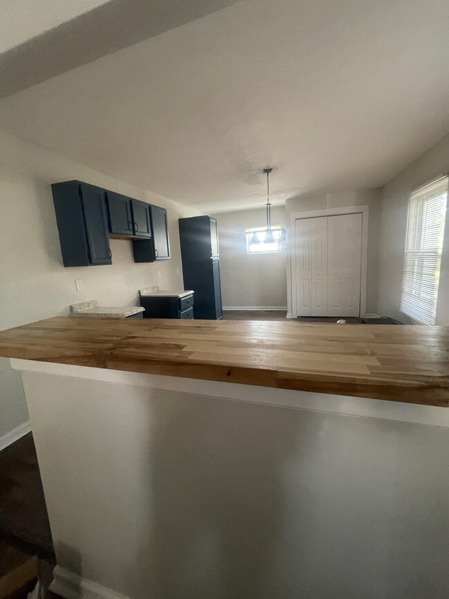 Building Photo - 2644 Foltz St