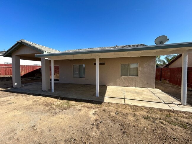 Building Photo - Cute 3 Bed/2 Bath SE Bakersfield Home