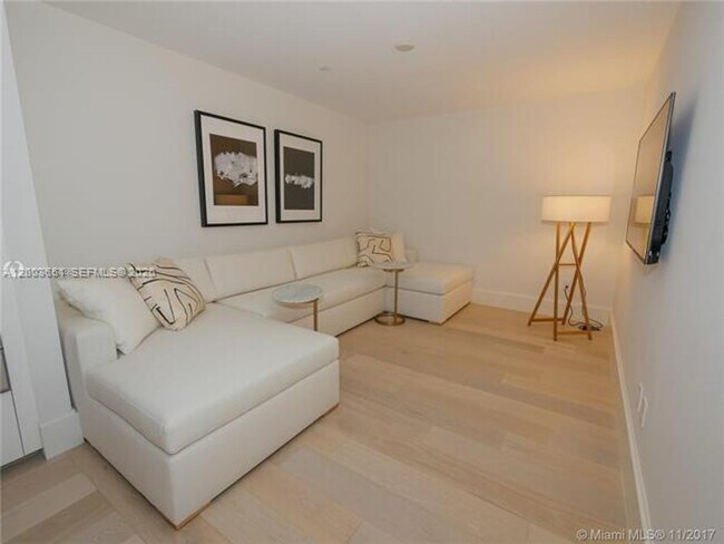 Building Photo - 10201 Collins Ave