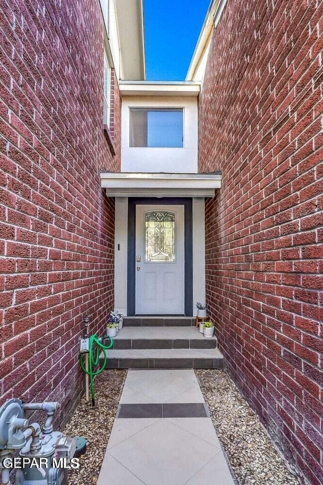 Building Photo - 6622 Dawn Dr