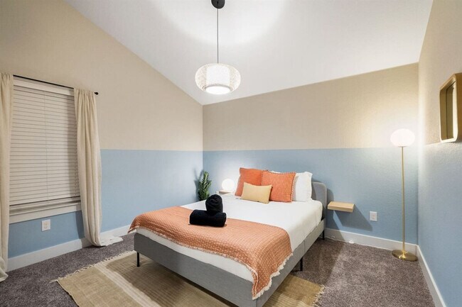 Building Photo - 11102 1/2 Charger Wy