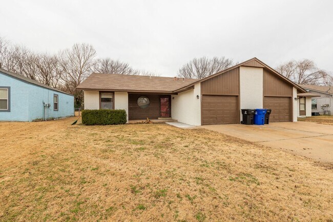 Building Photo - 4902 S Gum Ave