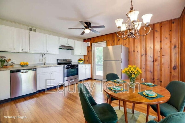 Building Photo - 9751 Marino Dr