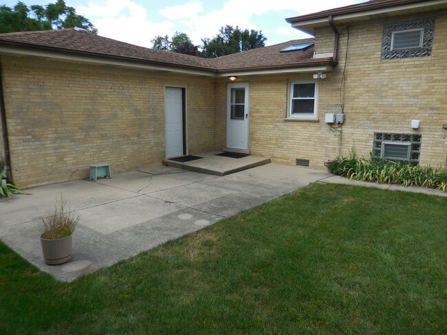 Building Photo - 33 N Rammer Ave