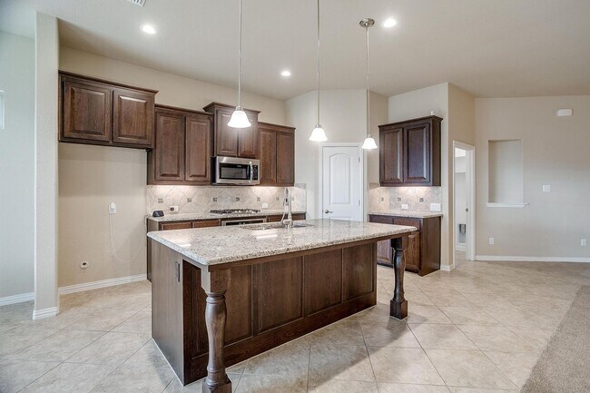 Building Photo - Beautiful 5 Bed, 3 Bath, 2-Story Home in Morningstar Subdivision- Aledo ISD- 76008