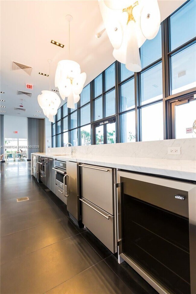 Building Photo - 1600 NE 1st Ave