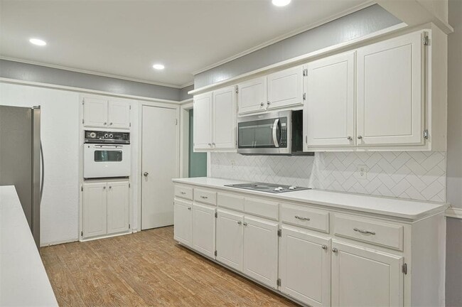 Building Photo - 8720 Raven Ave