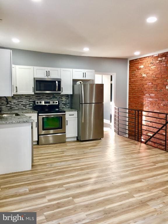 Building Photo - 417 N Salford St