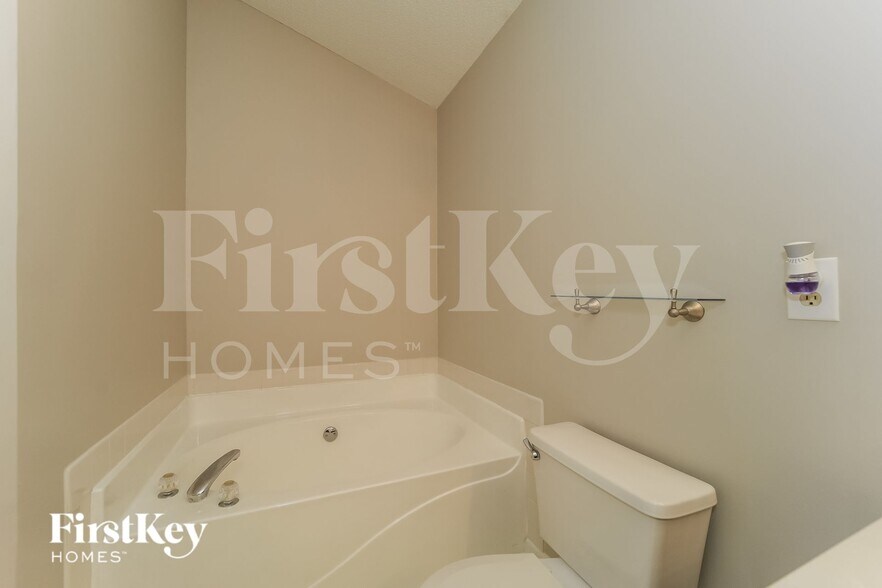 Building Photo - 1809 Larkhill Ct