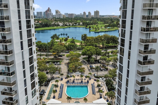 Building Photo - 3701 N Country Club Dr