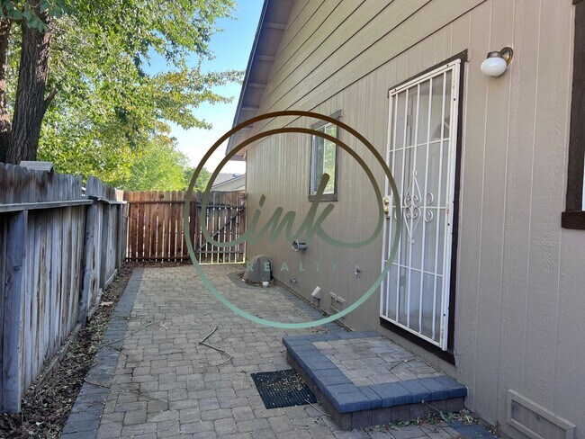 Building Photo - Chardonnay Duplex