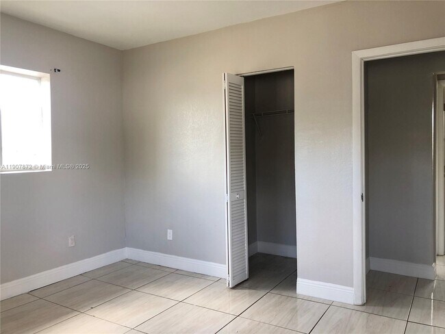 Building Photo - 1940 Washington Ave