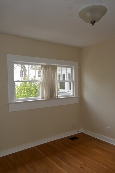 Building Photo - 145 S Columbia Dr
