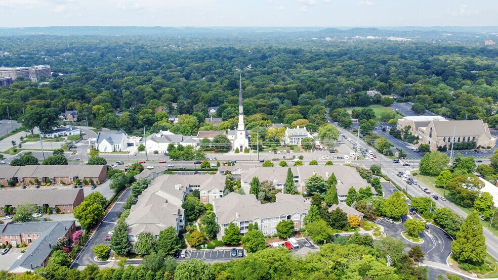 Scenic Green Hills - 2025 Woodmont Blvd