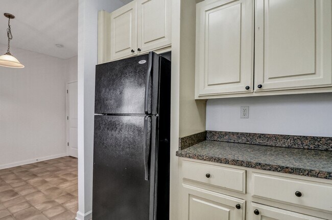 Building Photo - 324 Laurel Oak Ln