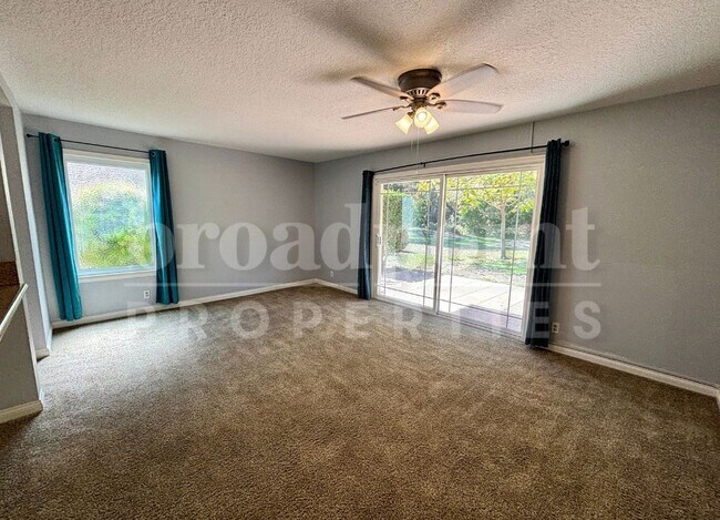 Building Photo - 10326 Oak Ranch Ln