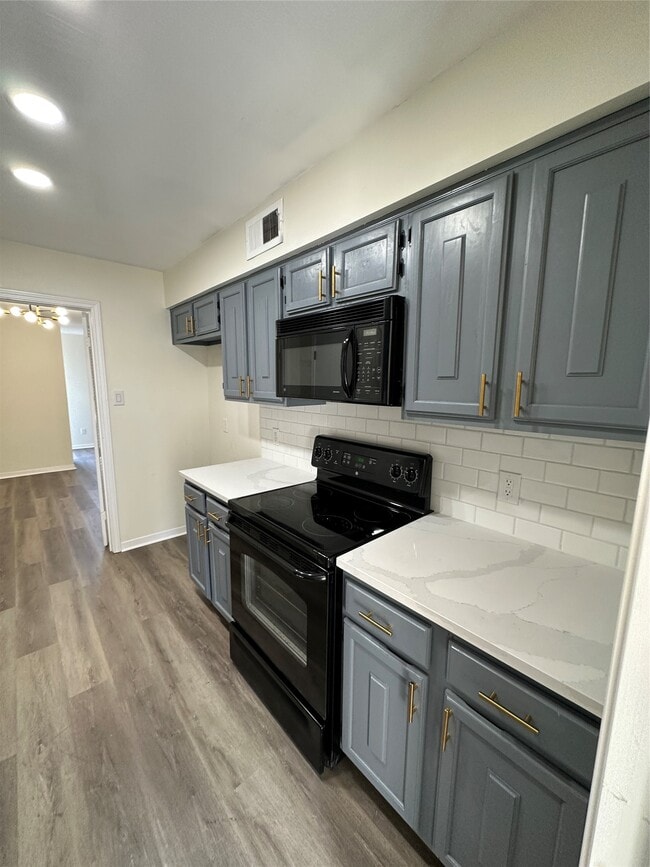 Building Photo - 10378 Briar Forest Dr