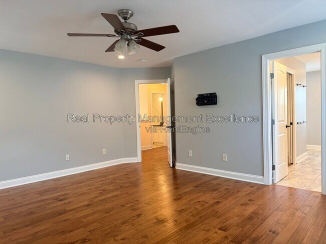 Building Photo - 305 Holly Thorn Trace