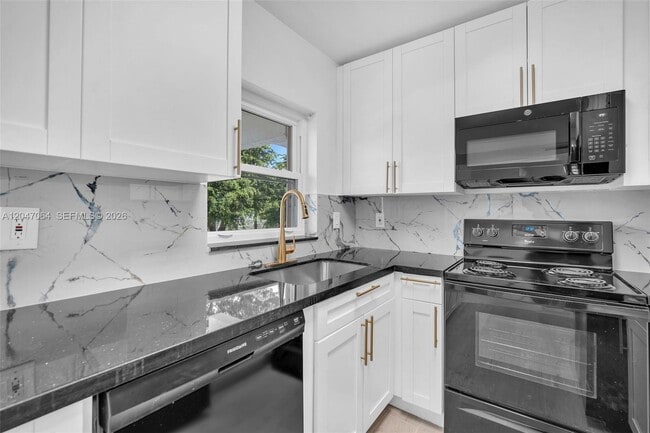 Building Photo - 4143 N Ocean Blvd