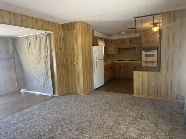 Building Photo - 2BRE 2BA close to Hwy 95, Shopping, Parks, Colorado River