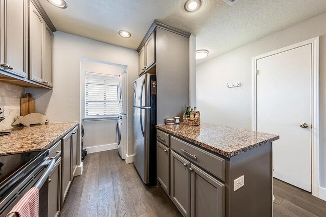 Building Photo - 324 E 35th St